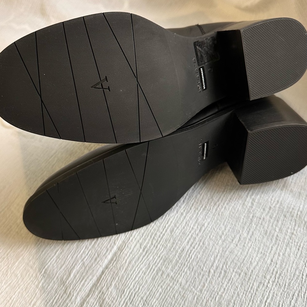 Aquatalia pull up round toe black ankle booties -Never Worn! - Picture 8 of 8